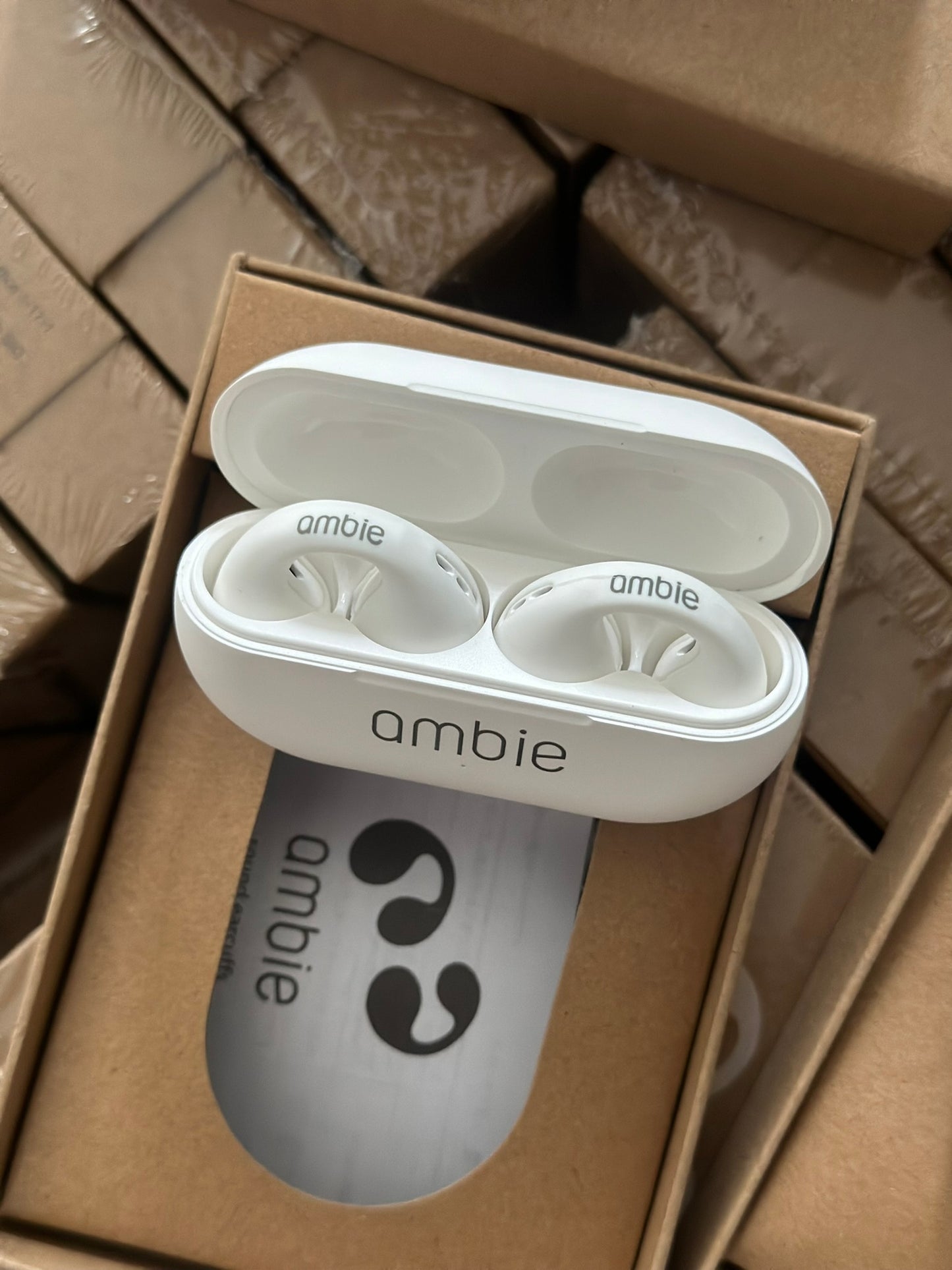 Auriculares Ambie Earcuff con Estuche de Carga Premium