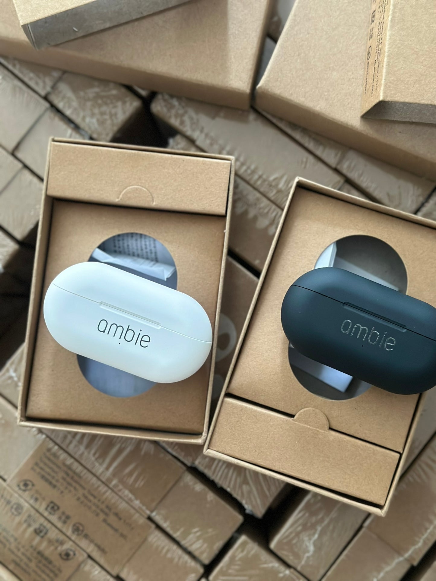 Auriculares Ambie Earcuff con Estuche de Carga Premium